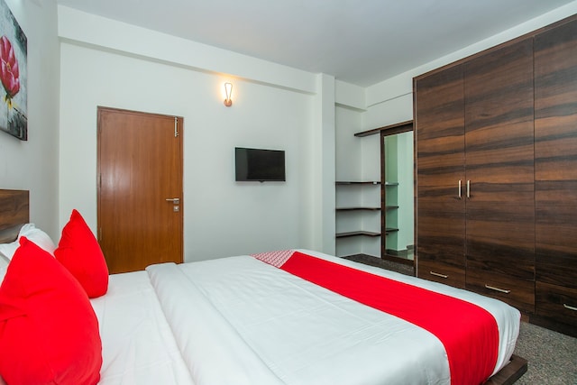 OYO Top Ten Suites Near Orion Mall