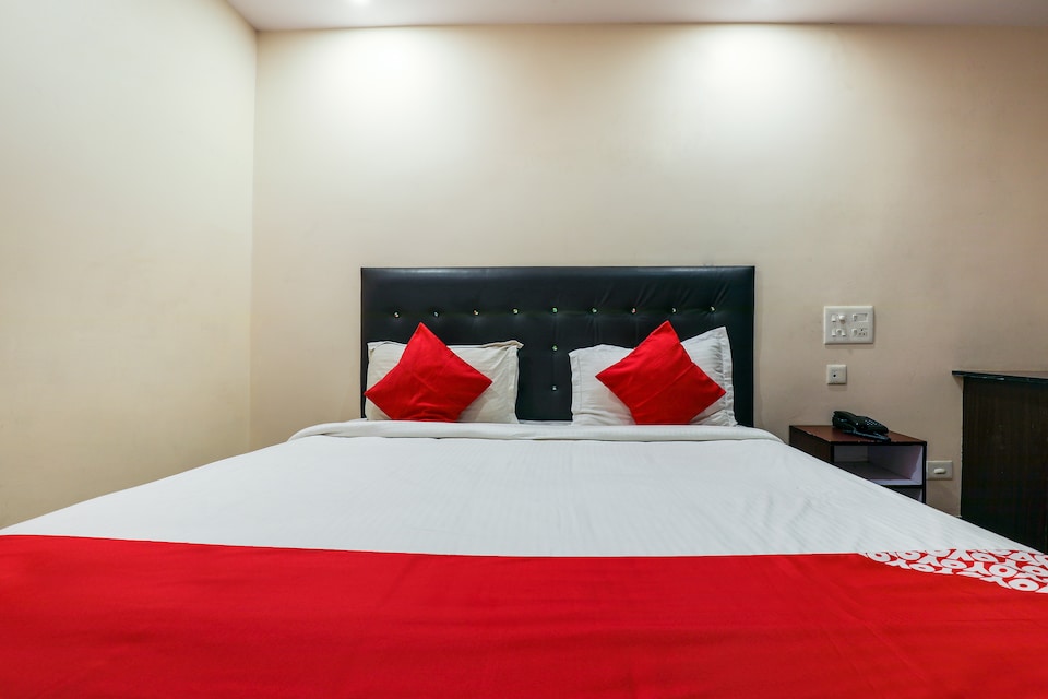 OYO Flagship 18251 Sashi Paradise, Governorpet Vijayawada, Vijayawada