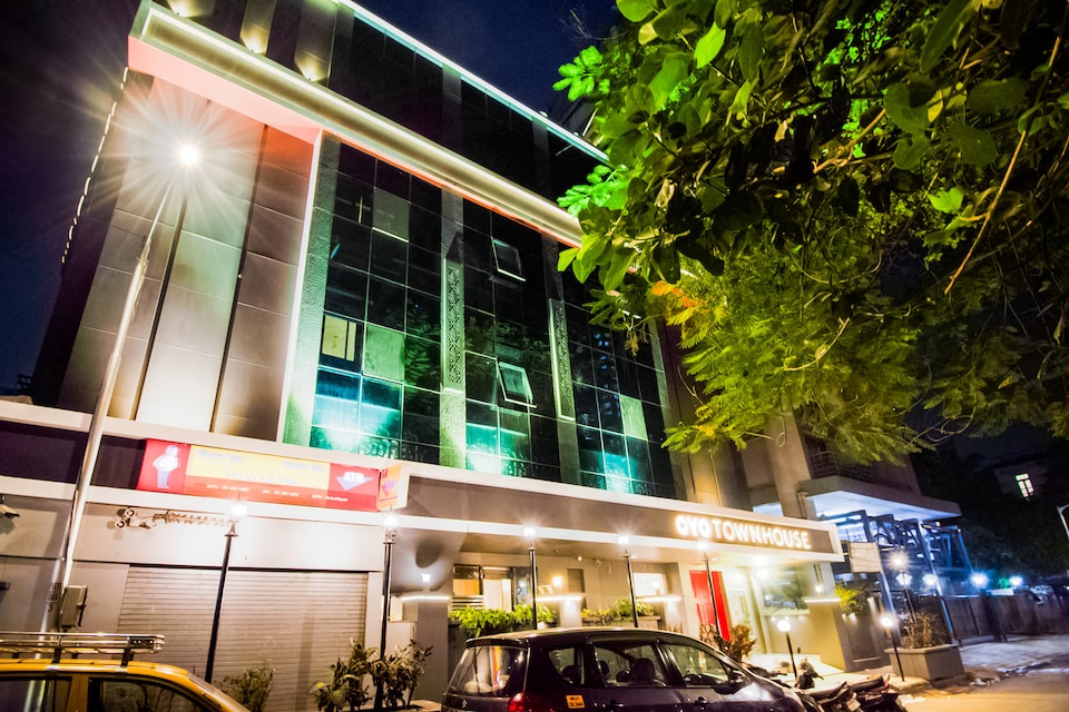 OYO Townhouse 334 Cuffe Parade, Mumbai CST-Churchgate-Colaba, Mumbai