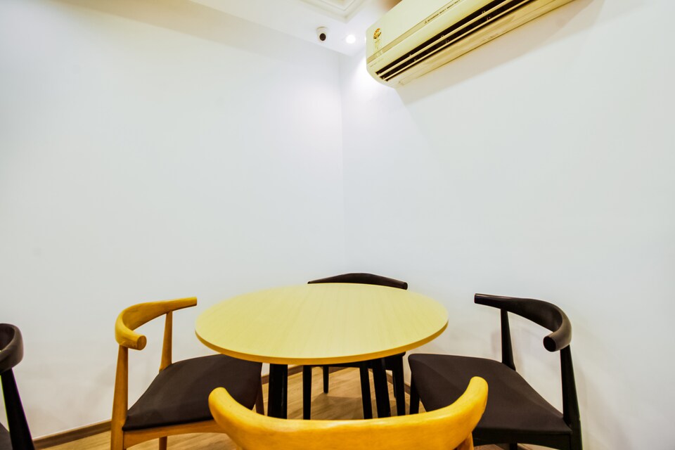 OYO Townhouse 334 Cuffe Parade, Mumbai CST-Churchgate-Colaba, Mumbai
