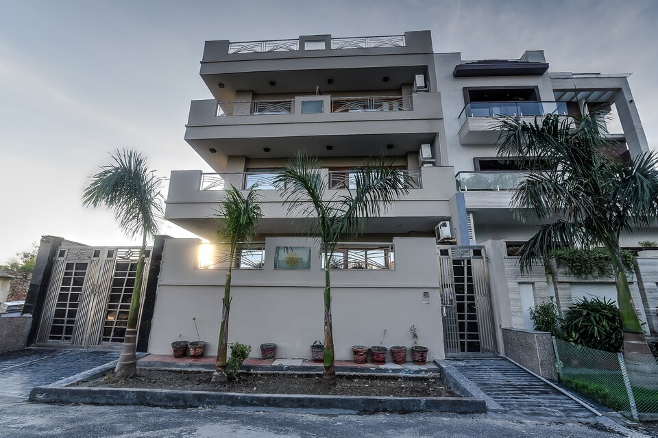 OYO 18254 Glorious Stayz, Noida Expressway SEZ, Noida