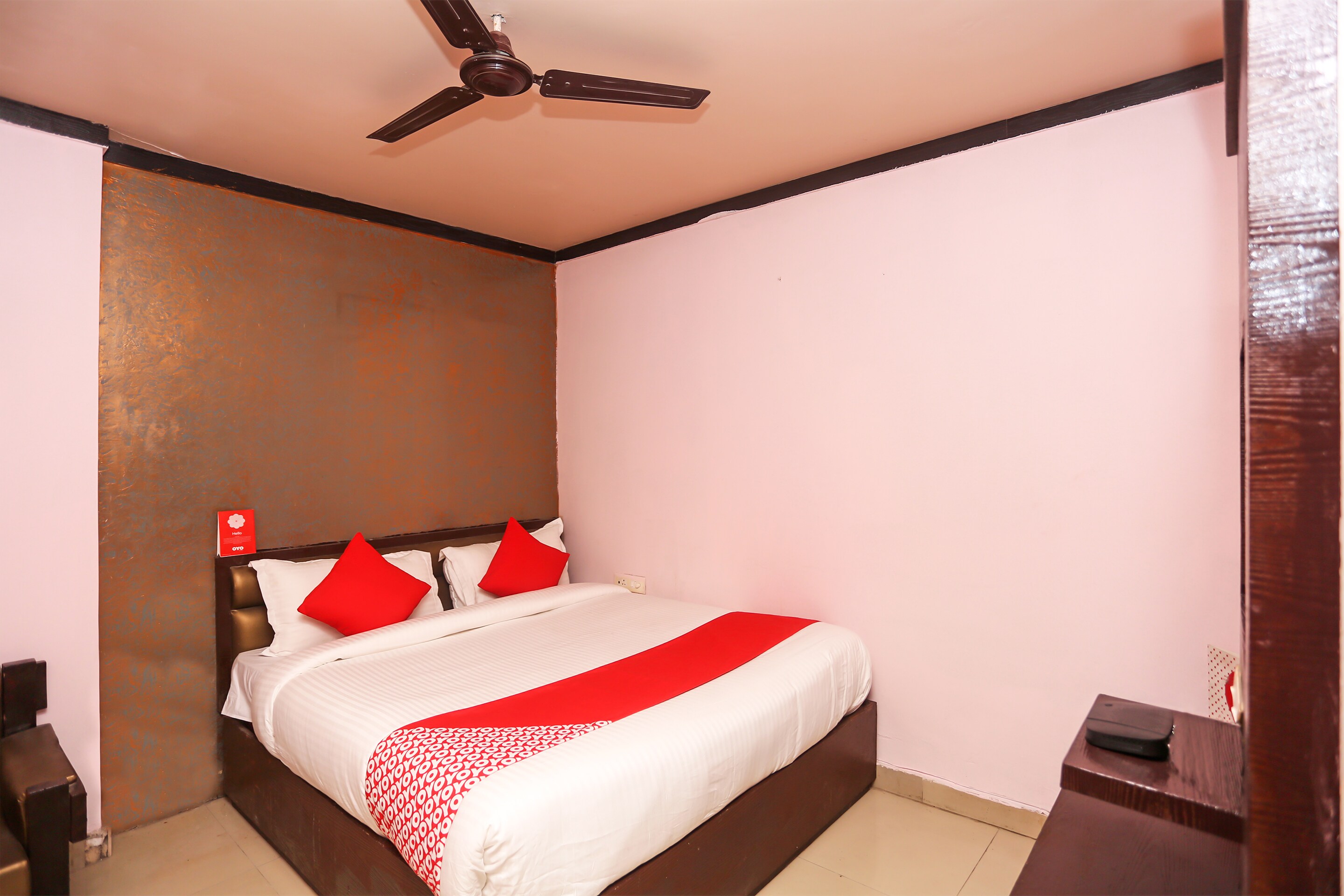 Oyo 18259 Palm Tree Premium Ghaziabad Book 833 Oyo