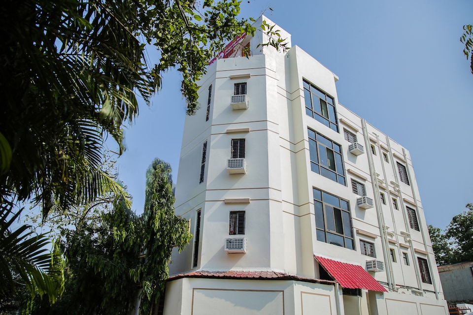 Flagship 18279 Near Sarada Institute, VIP Road Kolkata, Kolkata