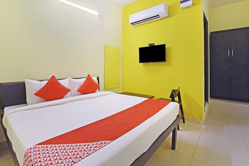 Collection O 18304 Janakpuri, Rajouri Garden Delhi, Delhi