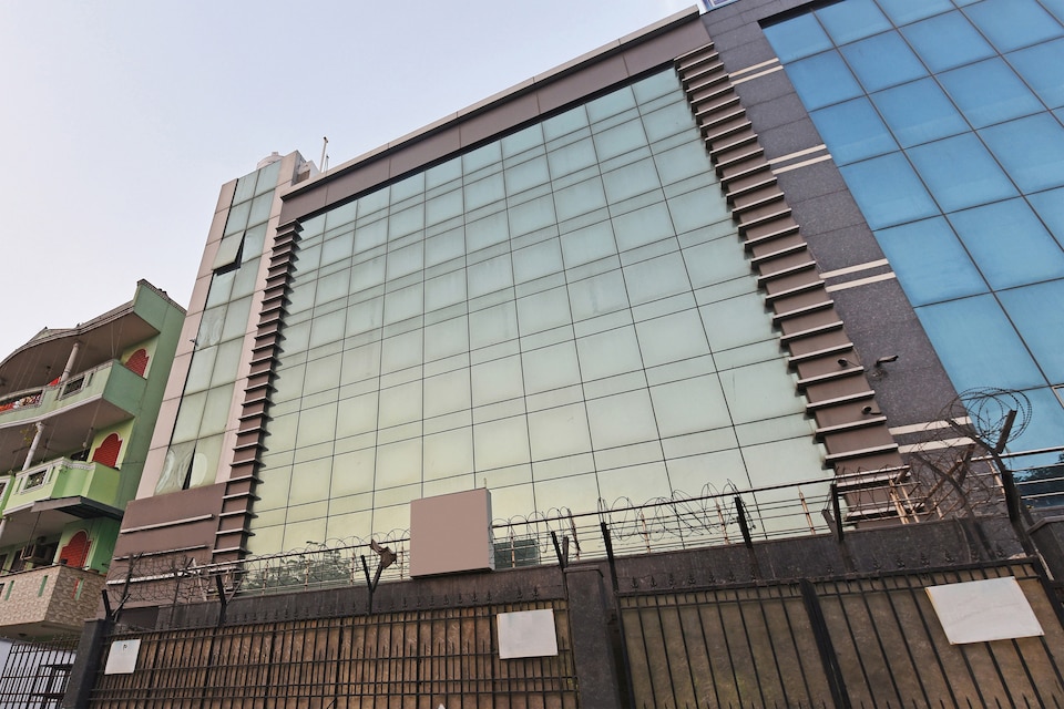 Collection O 18304 Janakpuri, Rajouri Garden Delhi, Delhi