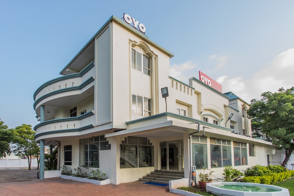 OYO 18333 Hotel The Awesome, Rau, Indore