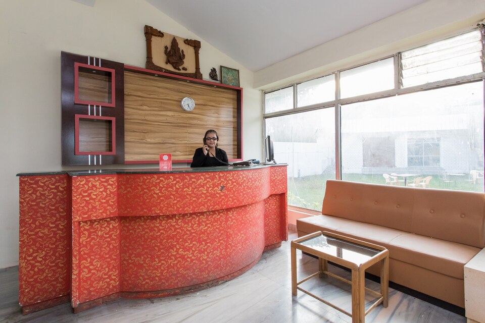 OYO 18333 Hotel The Awesome, Rau, Indore