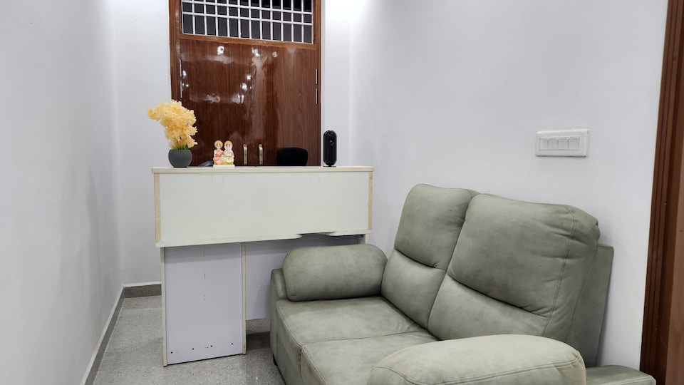 Hotel O Absolute stay and hotels, Noida Expressway SEZ, Noida