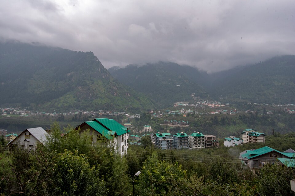 OYO Home 18357 Elite Studio, Kanyal Road, Manali