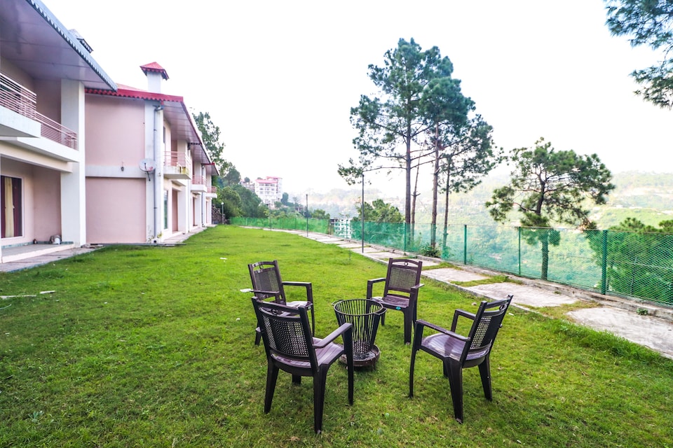 OYO Home 18358 Blissful 3BHK, Kasauli, Kasauli