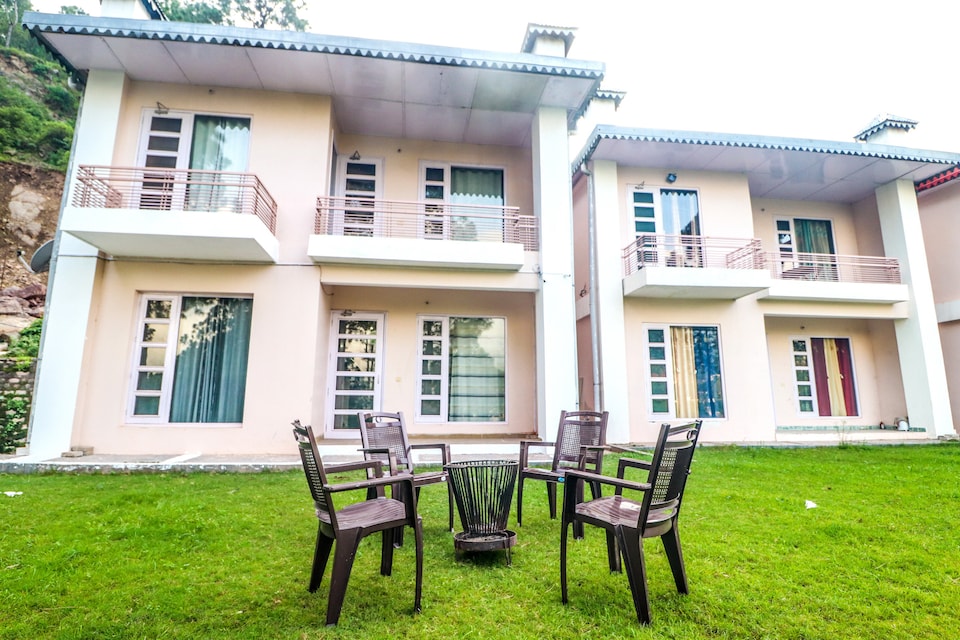 OYO Home 18358 Blissful 3BHK, Kasauli, Kasauli