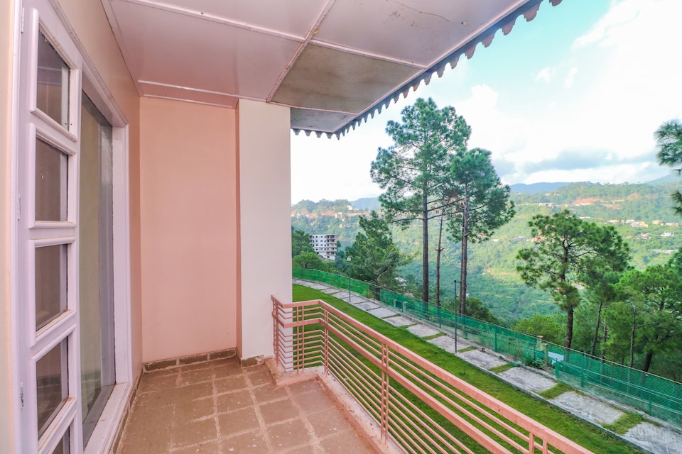OYO Home 18358 Blissful 3BHK, Kasauli, Kasauli