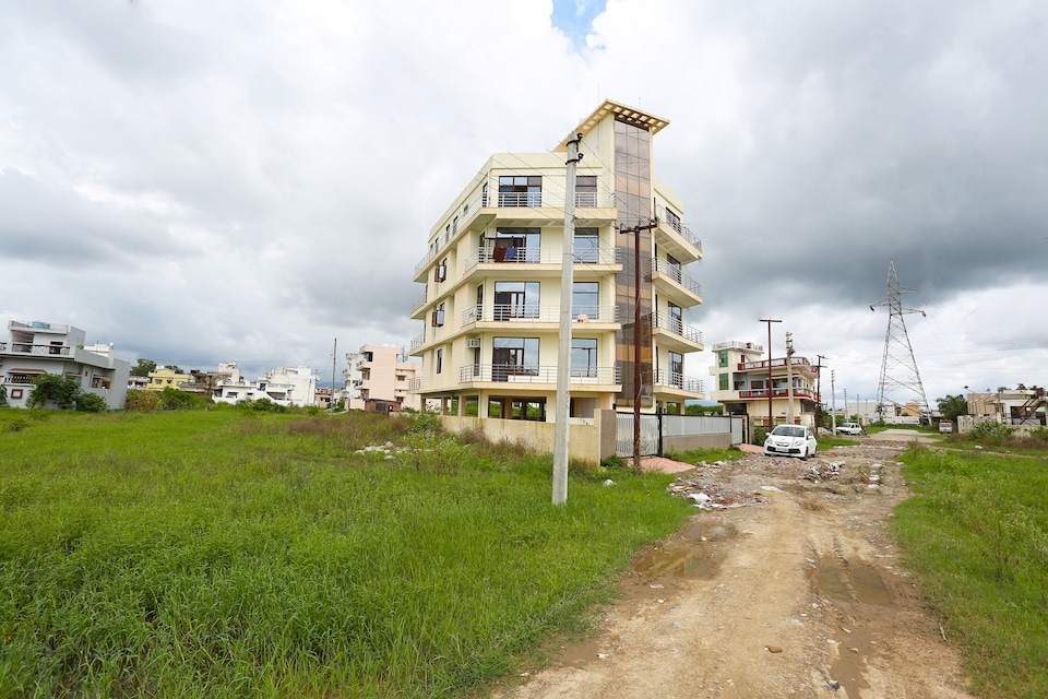 OYO Home 18383 Spacious 3BHK Doon University, Rispana Pul Dehradun, Dehradun
