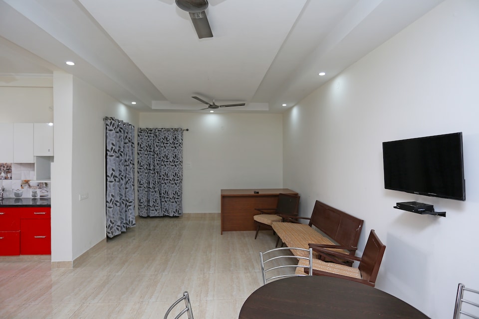 OYO Home 18383 Spacious 3BHK Doon University, Rispana Pul Dehradun, Dehradun