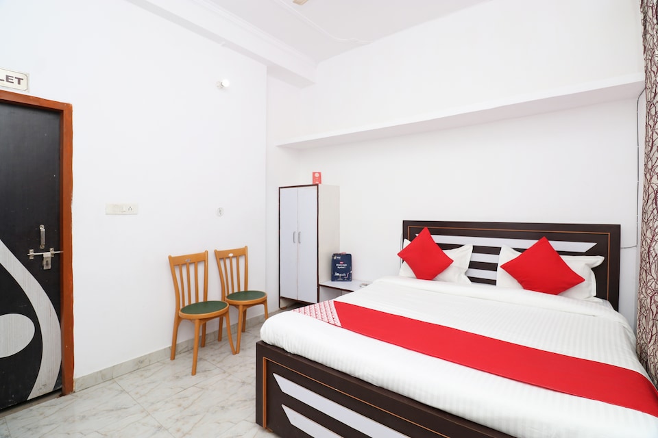 OYO Star Palace Near Munshi Pulia Metro Station, Indira Nagar Lucknow, लखनऊ