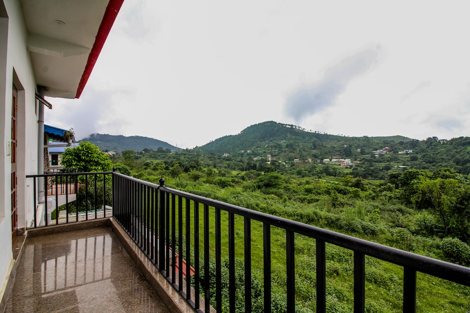 OYO Home 18424 Valley View 2BHK, Bhimtal Nainital, Nainital