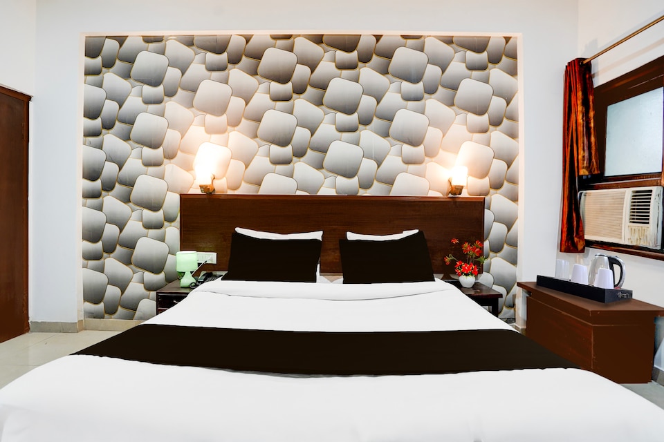 Super Collection O Tourist Complex Area Formerly Kanha Continental, Fatehabad Road, Agra
