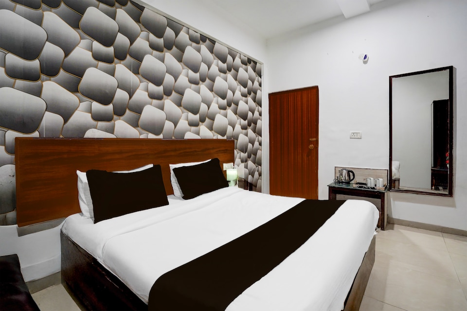 Super Collection O Tourist Complex Area Formerly Kanha Continental, Fatehabad Road, Agra
