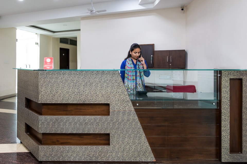 OYO 18440 Shri Ramkrishna Bagh, Airport Road - Indore, Indore