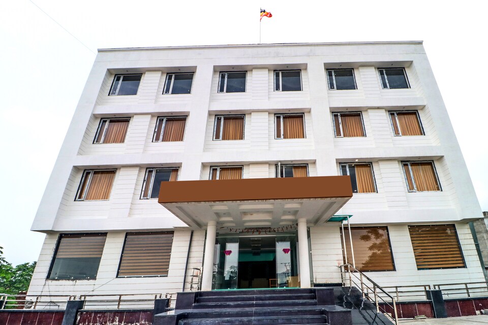 Capital O 18442 Kalka Royal, Katra, Katra