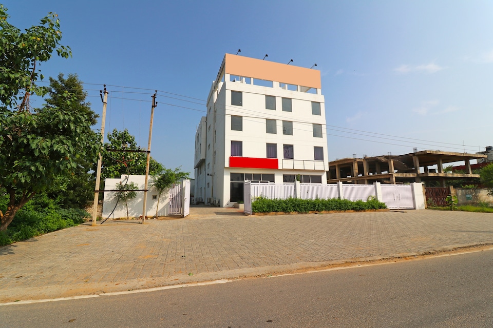 Capital O 18443 Hotel Nano, Neemrana, Neemrana