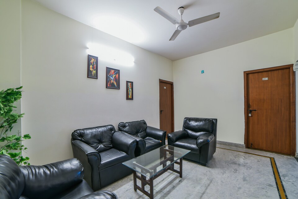 OYO 18454 Hallmark Inn Begumpet, Begumpet-II, Hyderabad