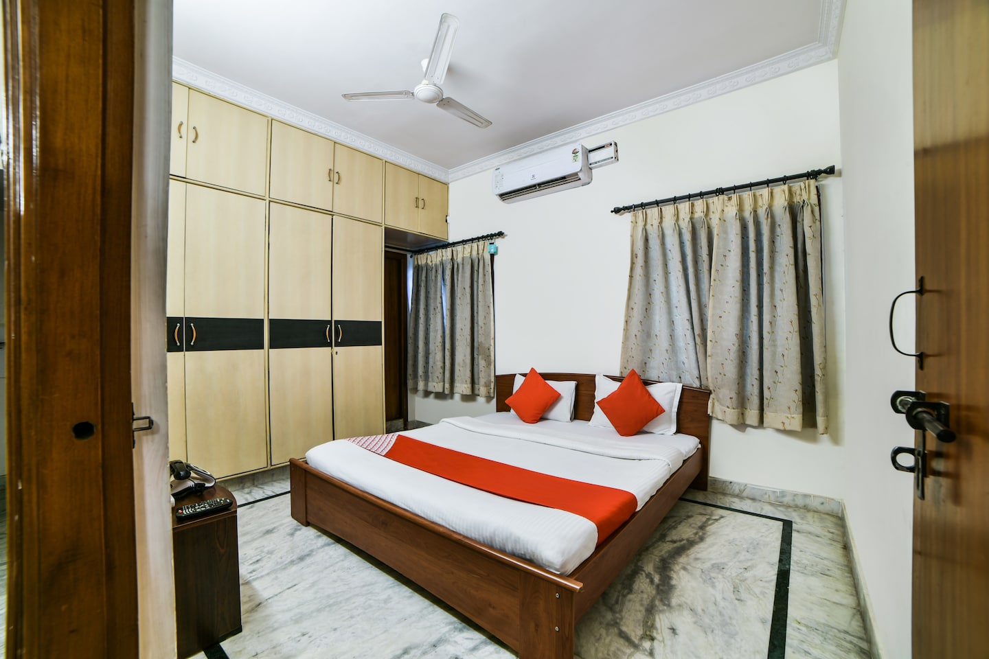 Oyo 18454 Hallmark Inn Begumpet Hyderabad Hotel Reviews Oyo 18454 Hallmark Inn Begumpet 1