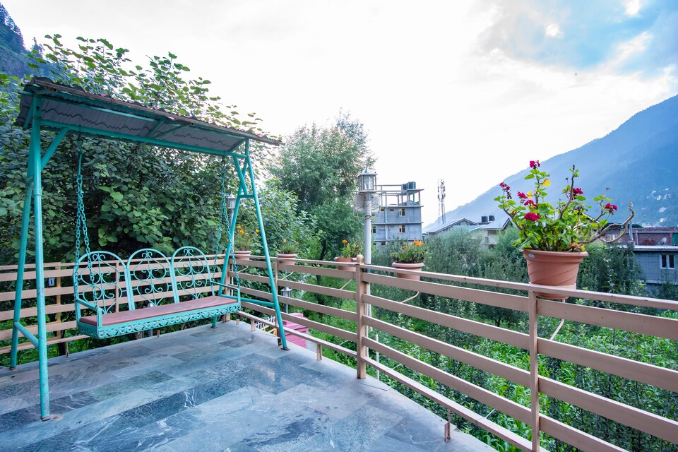 OYO Home 18460 Mesmerizing Stay, Naggar Road, Manali