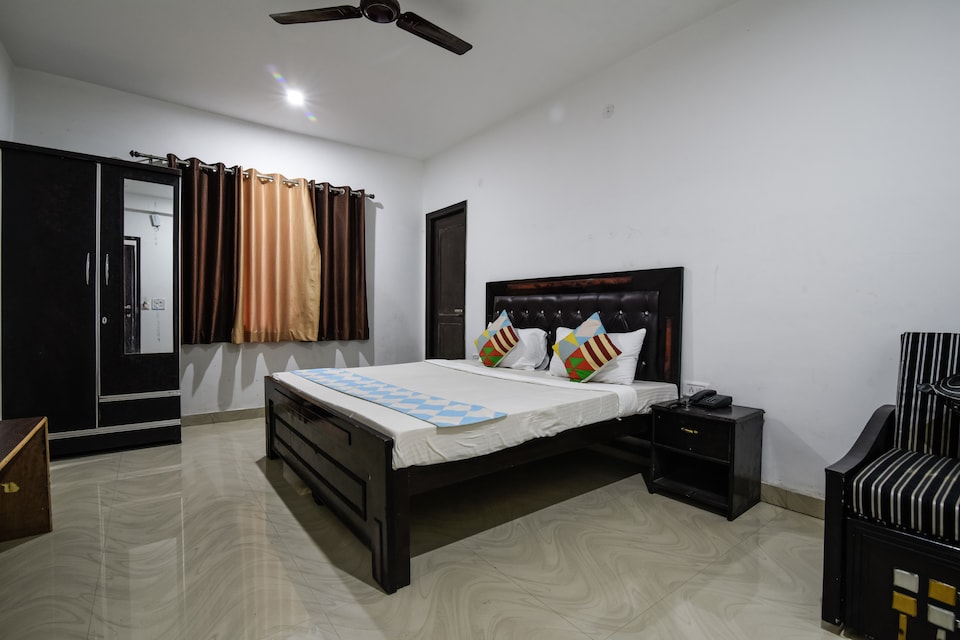 OYO Home 18463 Modern Stay, Library Chowk Mussoorie, Mussoorie