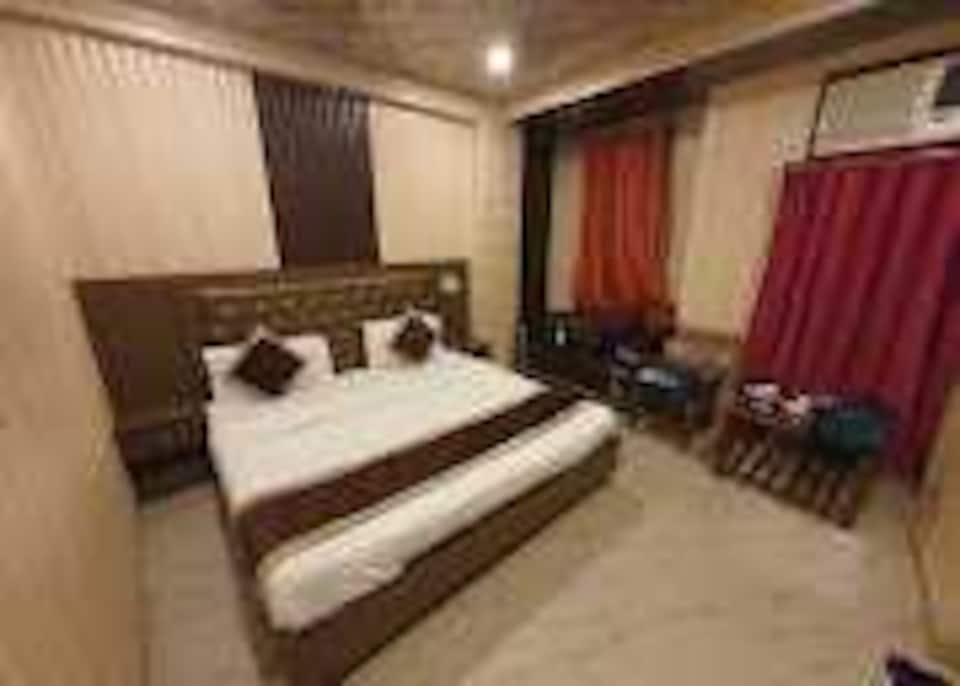 Hotel O Embassy Suites, Airport Delhi, Delhi Transit