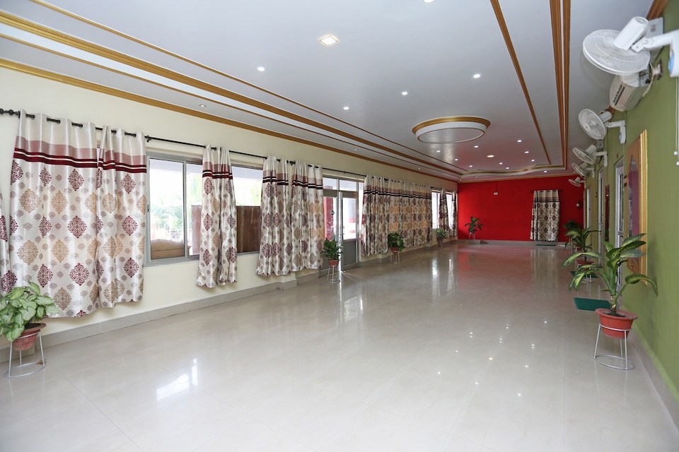 OYO 18501 The Palms Resort, Mumfordganj Allahabad, Prayagraj