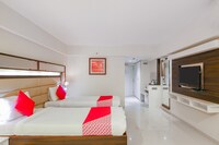 Capital O Metropolis Near Snow World