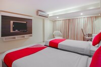 Capital O Metropolis Near Snow World