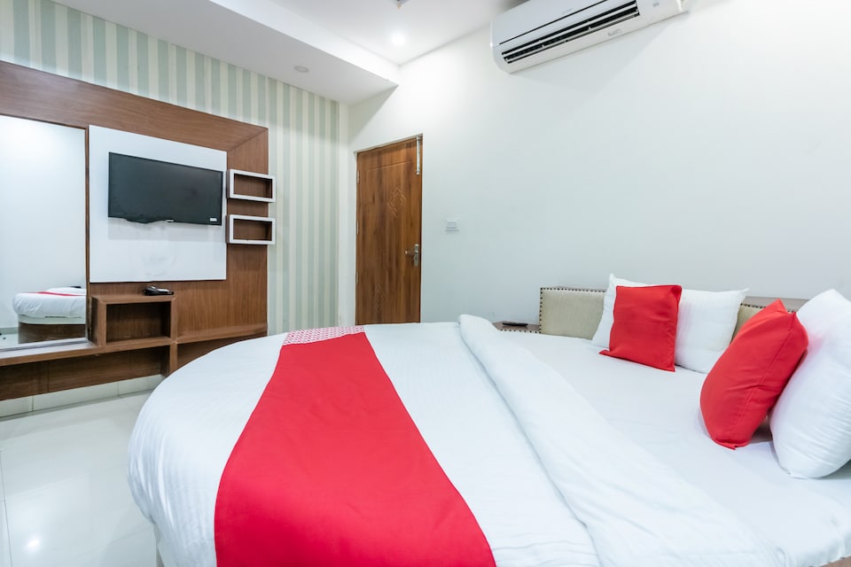 OYO 18504 Hotel Safari, Zirakpur, Zirakpur