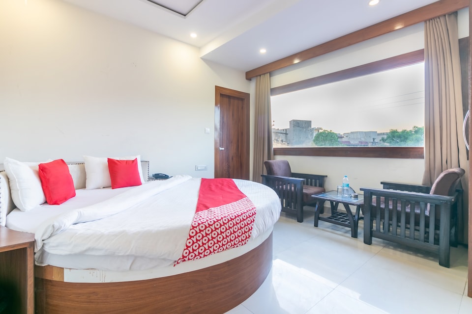 OYO 18504 Hotel Safari, Zirakpur, Zirakpur