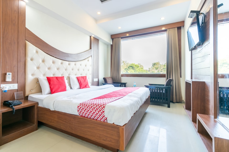 OYO 18504 Hotel Safari, Zirakpur, Zirakpur