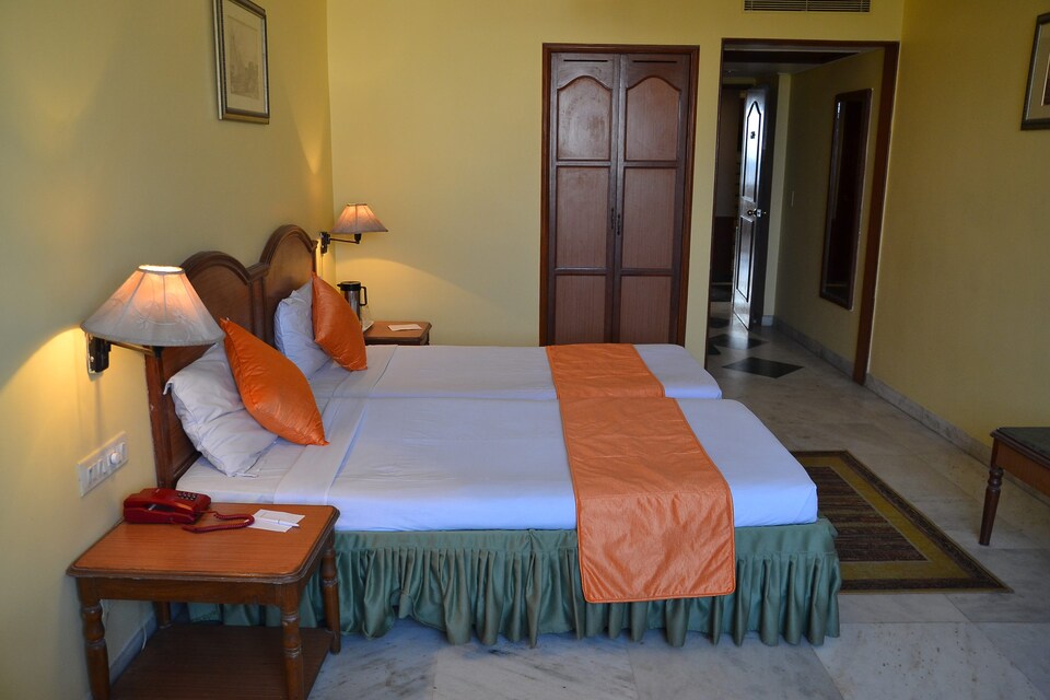 OYO 2873 The Royal Midtown Hotel, Bapuji Nagar, Bhubaneswar