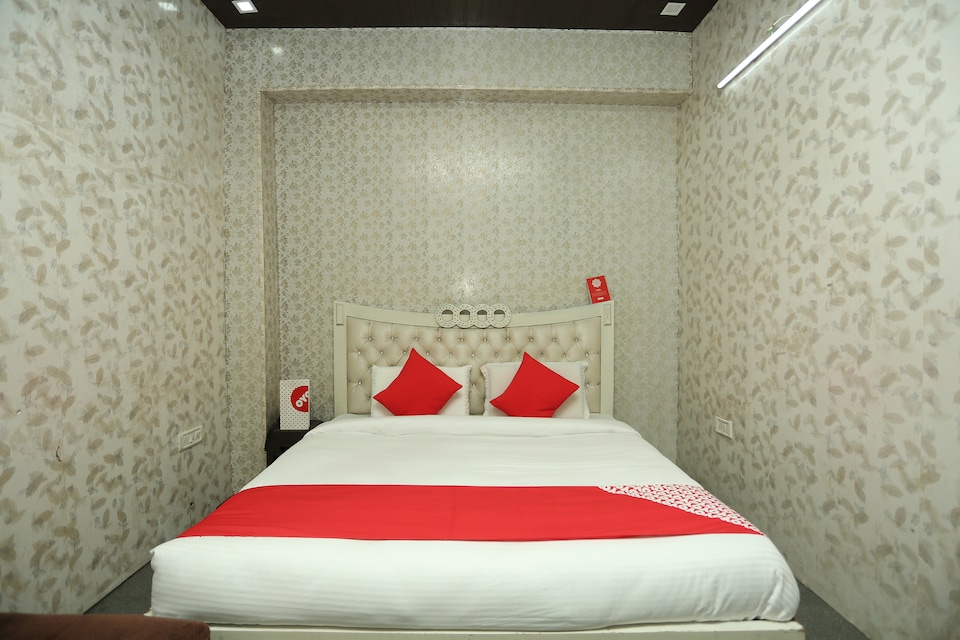 OYO 18530 Night Inn, Meerut, Meerut