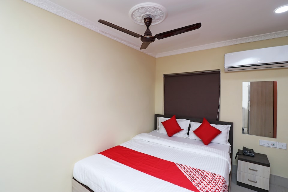 OYO 18546 Badsha Inn, VIP Road Kolkata, Kolkata