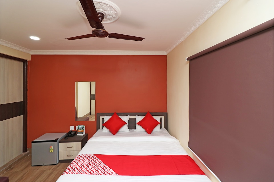 OYO 18546 Badsha Inn, VIP Road Kolkata, Kolkata