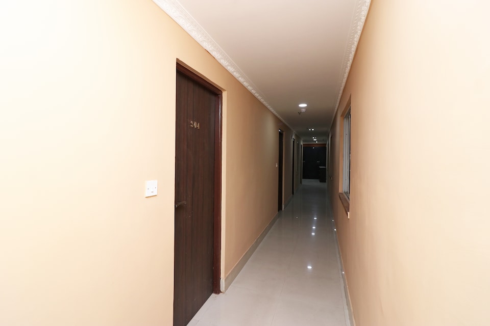 OYO 18546 Badsha Inn, VIP Road Kolkata, Kolkata