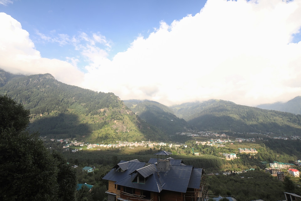 OYO Home 18563 Hill View Stay, Kanyal Road, Manali