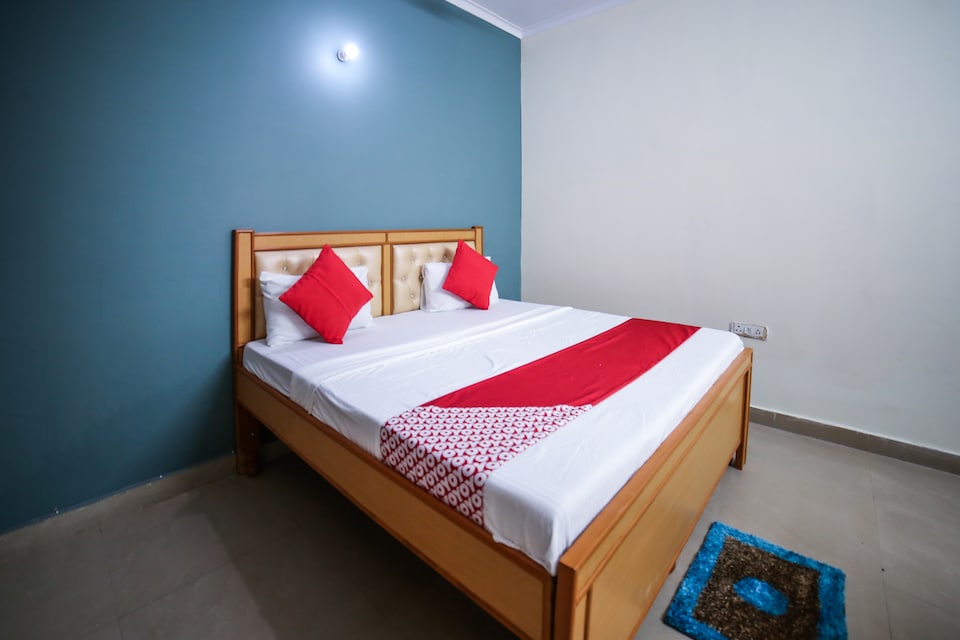 OYO 18573 Smg George, Greater Noida, Noida