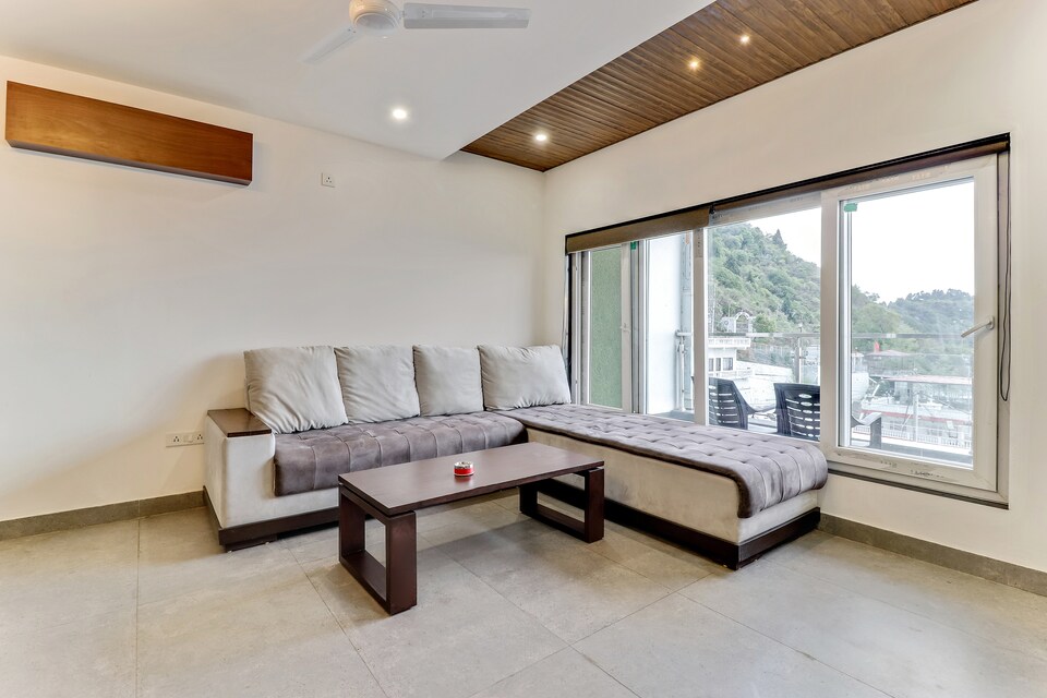OYO Home 18576 Elegant 3BHK, Picture palace Mussoorie, Mussoorie