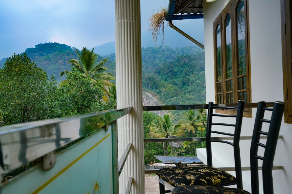 OYO Home 18583 Aby's Cottage 3BHK, Anachal, Munnar