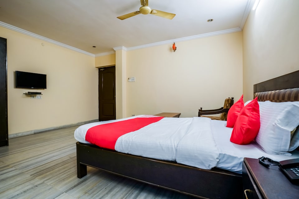 OYO 18590 Samrat Presidency, Begumpet, Hyderabad