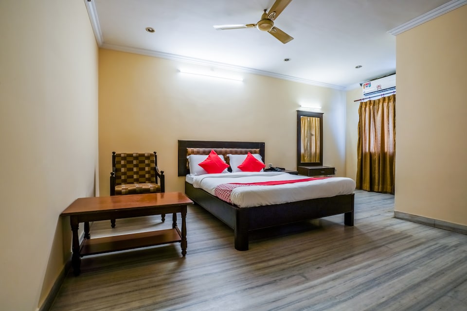 OYO 18590 Samrat Presidency, Begumpet, Hyderabad
