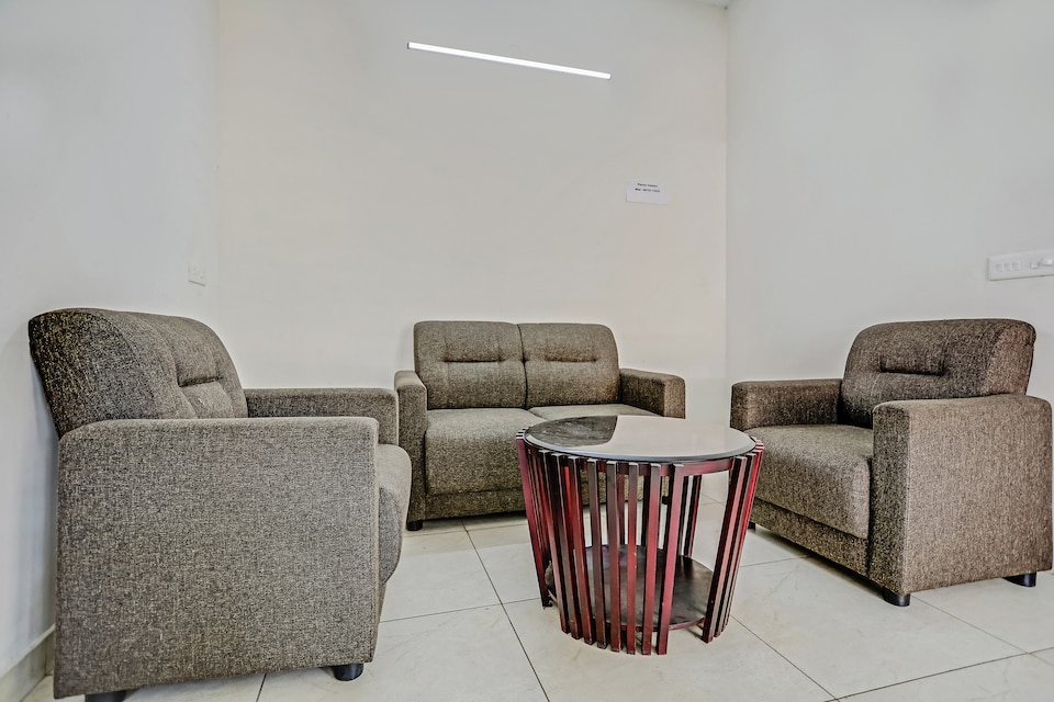 OYO 18602 Spacious Stay, Kaloor Kochi, Kochi