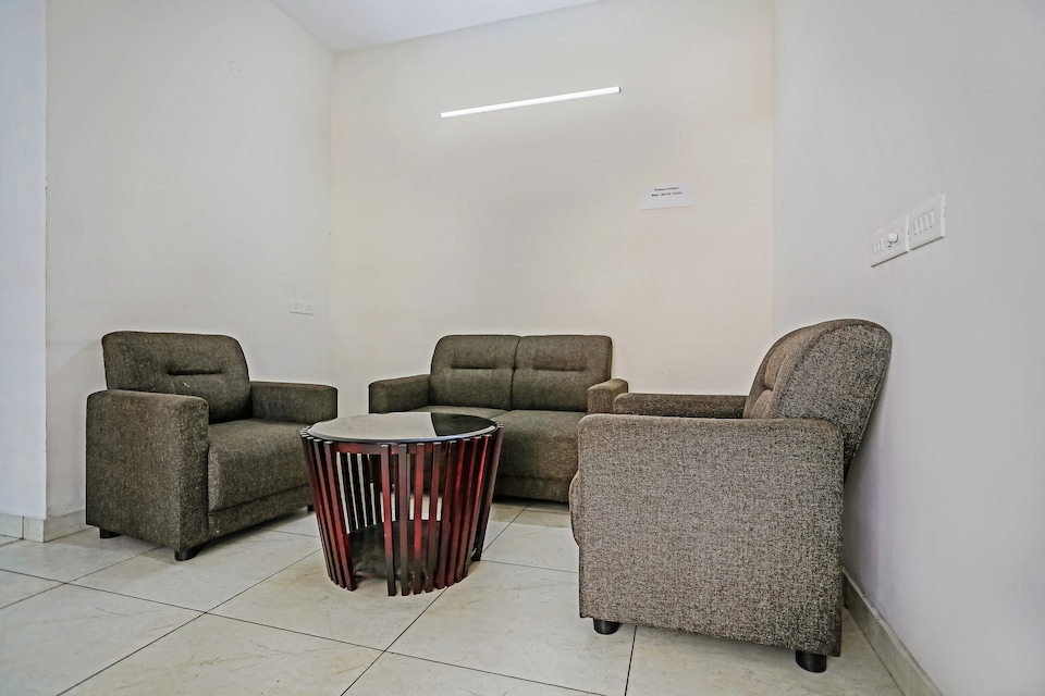 OYO 18602 Spacious Stay, Kaloor Kochi, Kochi