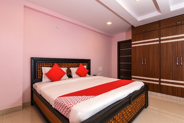 OYO Sree Sai Surya Service Apartment